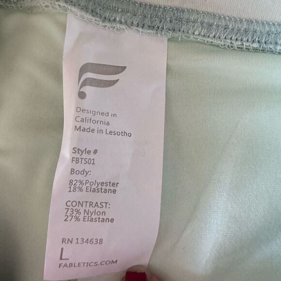 Fabletics High Waisted Side Pocket 7/8 legging in faded mint- Size Large NWT - Picture 3 of 4